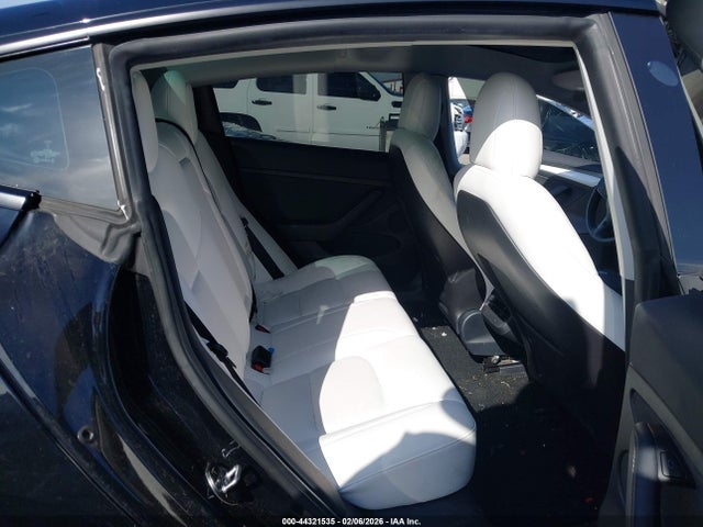 Продажа на аукционе авто 2022 Tesla Model 3 Performance Dual Motor All-wheel Drive, vin: 5YJ3E1EC5NF275556, номер лота: 44321535
