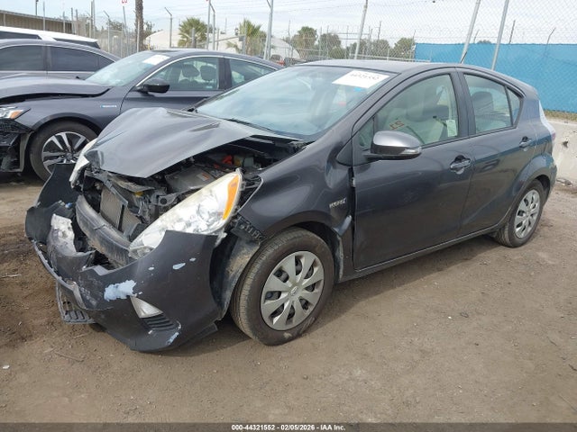 JTDKDTB31E1567552 Toyota Prius C One