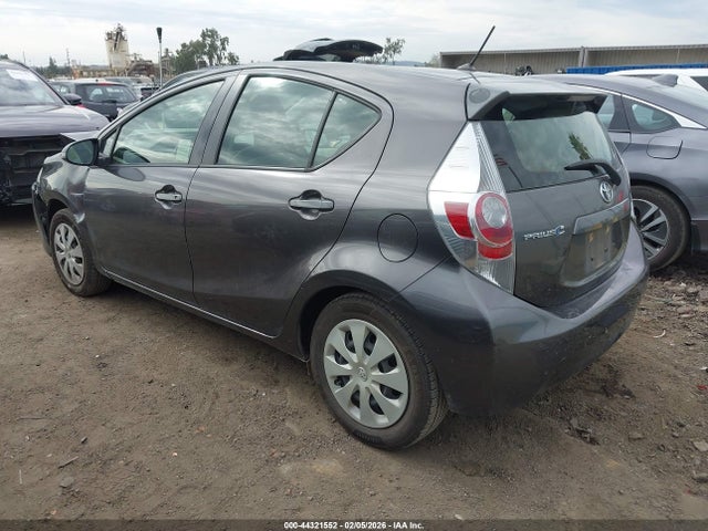 JTDKDTB31E1567552 Toyota Prius C One