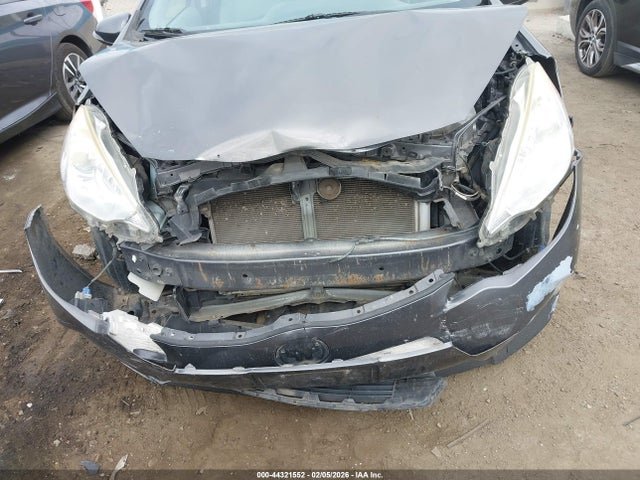 JTDKDTB31E1567552 Toyota Prius C One
