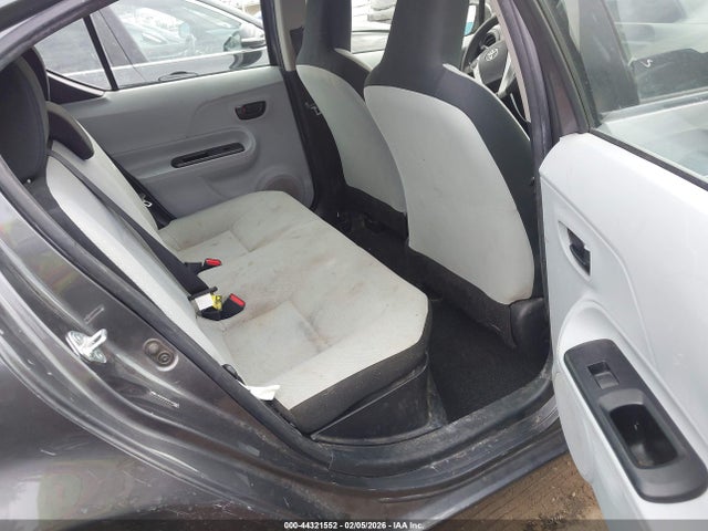 JTDKDTB31E1567552 Toyota Prius C One