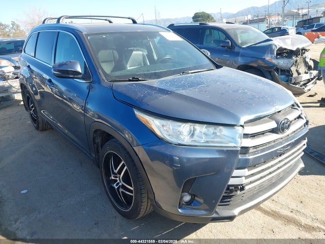 Toyota Highlander Xle 2017 5TDJZRFH2HS403546 головне зображення