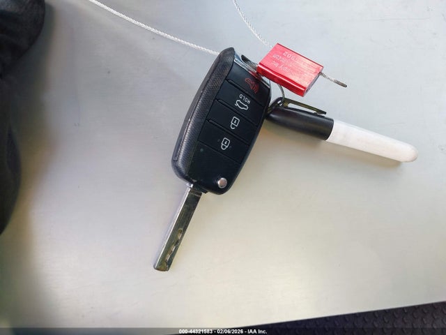 KIA Optima Lx 2019 5XXGT4L36KG357820 Image 11