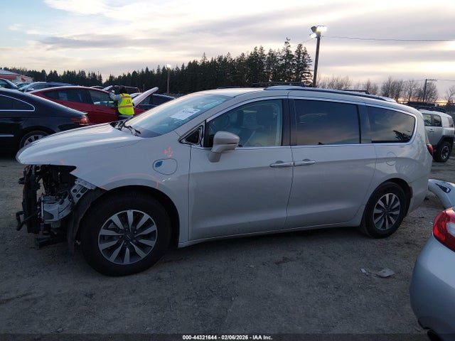 Chrysler Pacifica Hybrid Touring L 2021 2C4RC1L79MR540844 Image 15