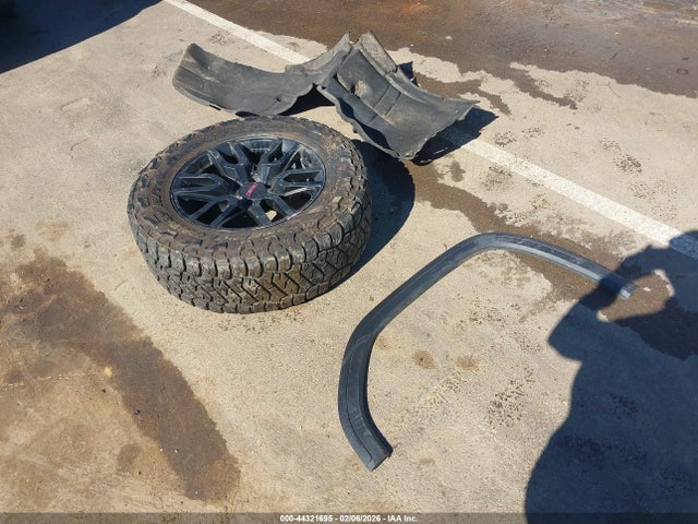 1GTUUEEL8RZ118683 GMC Sierra 1500 At4