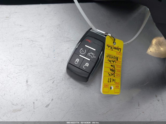 3C63R3EL5RG247327 RAM 3500 Laramie 4x4 6&#039;4 Box