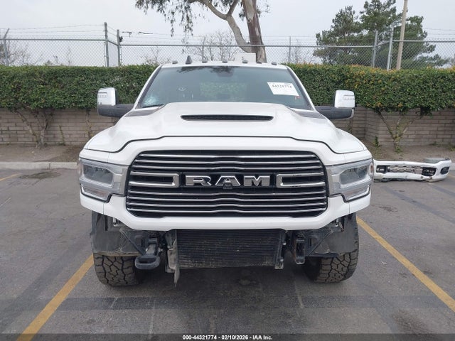 3C63R3EL5RG247327 RAM 3500 Laramie 4x4 6&#039;4 Box