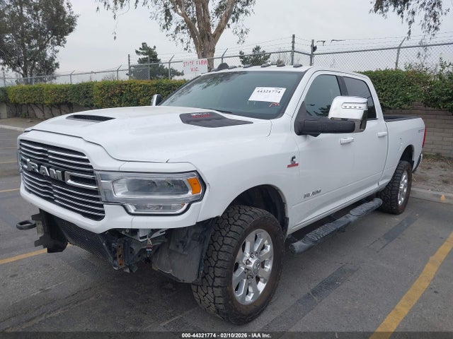 3C63R3EL5RG247327 RAM 3500 Laramie 4x4 6&#039;4 Box