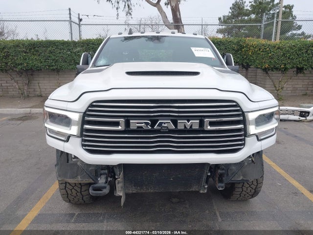 3C63R3EL5RG247327 RAM 3500 Laramie 4x4 6&#039;4 Box