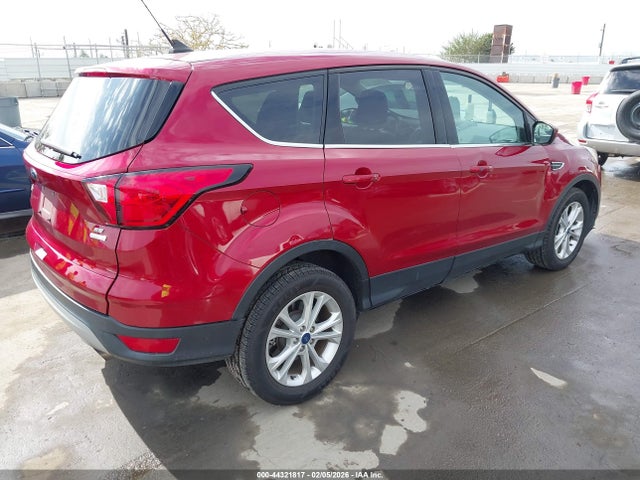 Ford ESCAPE SE 2019 1FMCU0GD5KUB62188 Image 4