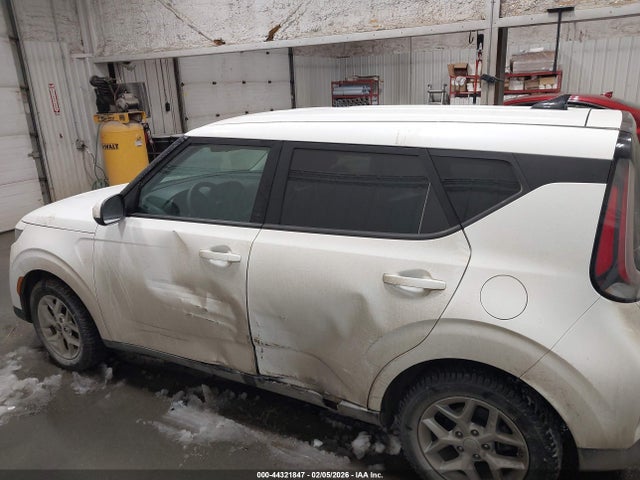 KNDJ23AU8R7238829 KIA SOUL LX