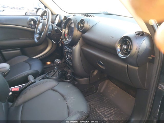 2016 MINI COUNTRYMAN WMWZC5C58GWU00282 Photo 4