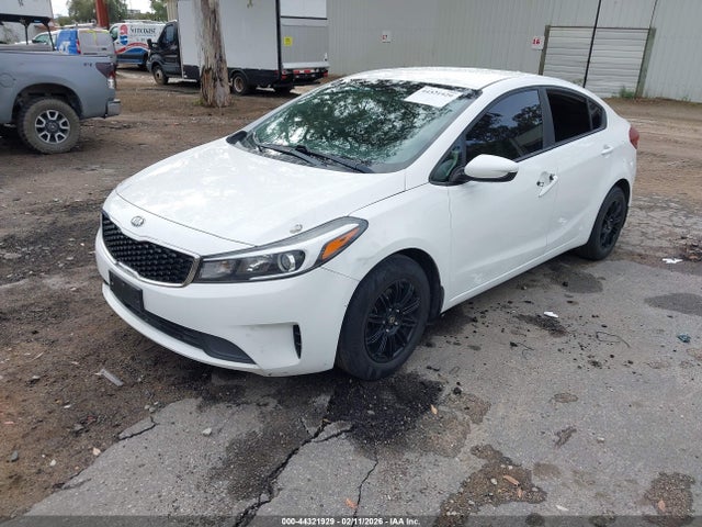 KIA FORTE LX 2017 3KPFK4A75HE018195 Image 2
