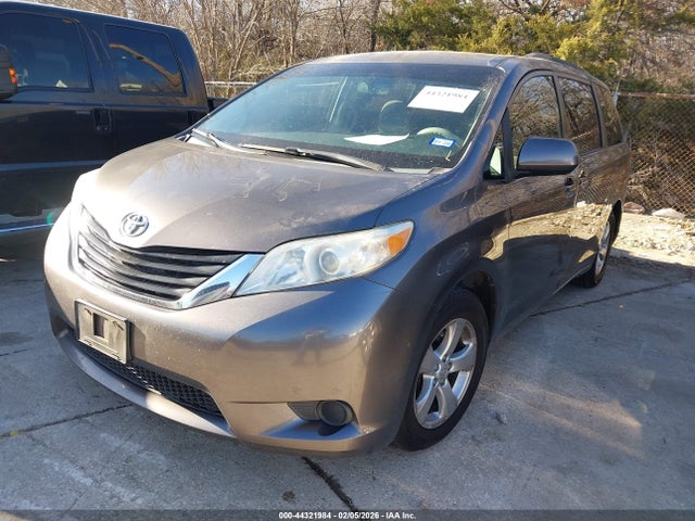 5TDKK3DC8ES483198 Toyota Sienna Le V6 8 Passenger