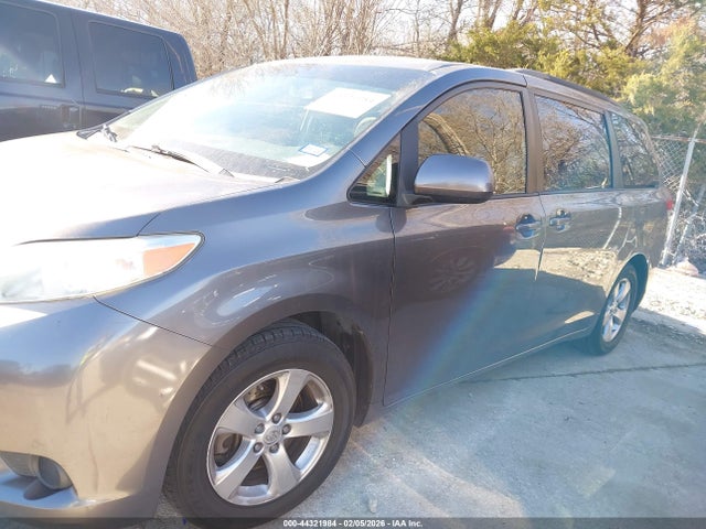 5TDKK3DC8ES483198 Toyota Sienna Le V6 8 Passenger