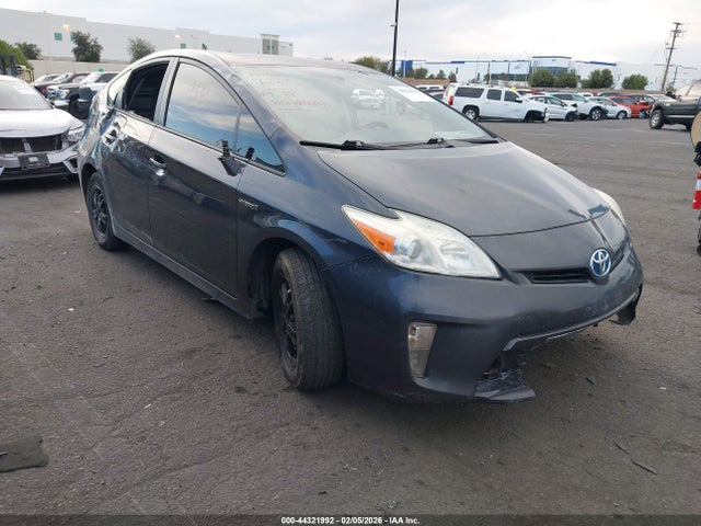 Toyota Prius Two 2015 JTDKN3DU0F1895825 главное изображение