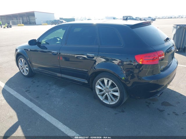 2012 AUDI A3 WAUBEAFM2CA079239 Photo 2