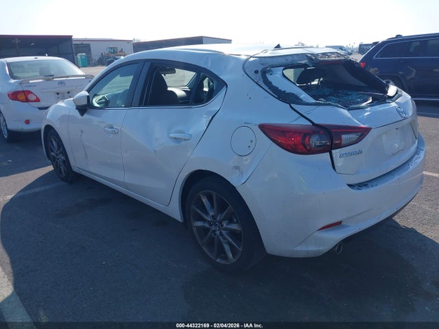 3MZBN1L30JM239694 Mazda Mazda3 Touring