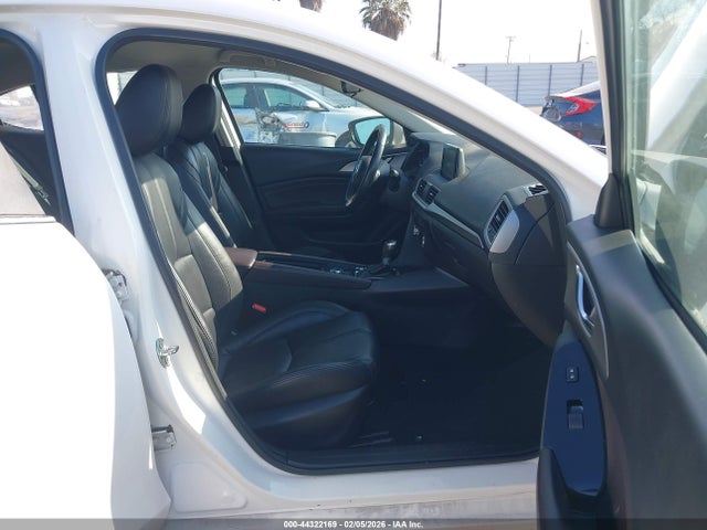 3MZBN1L30JM239694 Mazda Mazda3 Touring