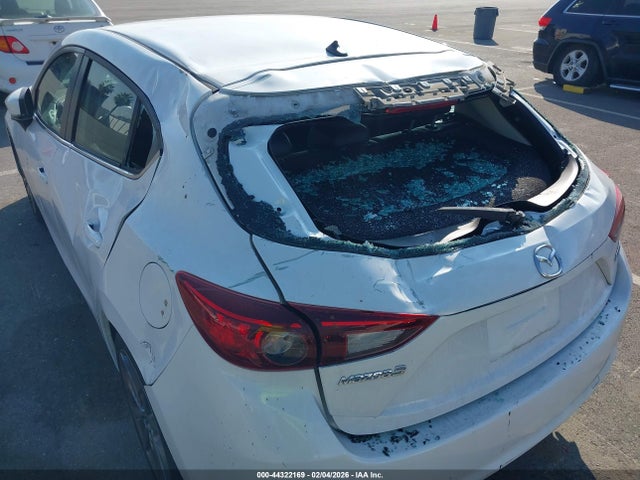 3MZBN1L30JM239694 Mazda Mazda3 Touring