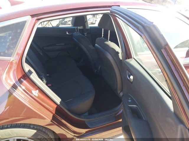 5XXGT4L38KG374778 KIA Optima Lx