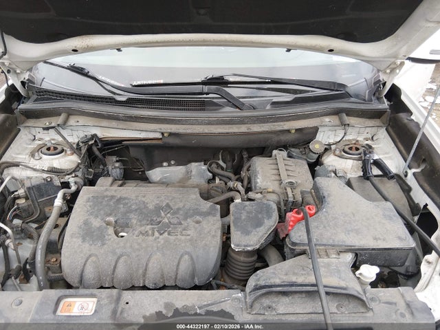 2016 MITSUBISHI OUTLANDER JA4AZ3A3XGZ063000 Photo 9