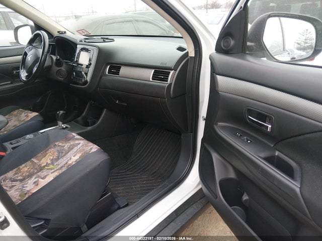 2016 MITSUBISHI OUTLANDER JA4AZ3A3XGZ063000 Photo 4