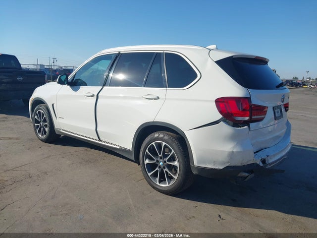 2017 BMW X5 5UXKR2C54H0U18976 Photo 2
