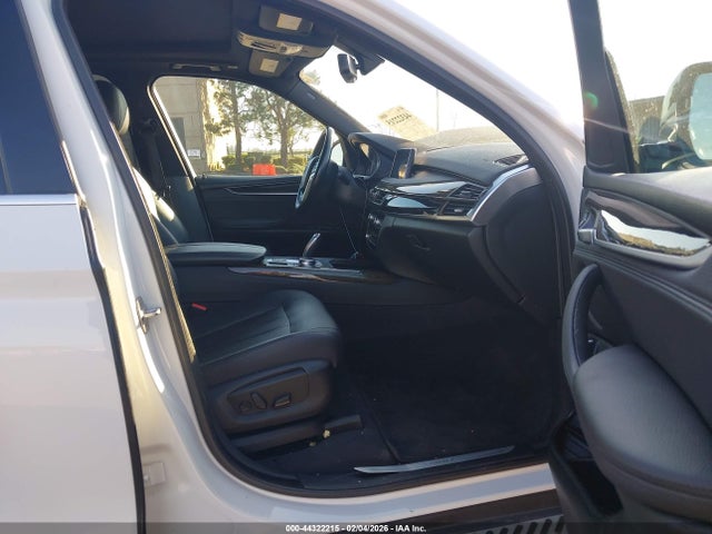 2017 BMW X5 5UXKR2C54H0U18976 Photo 4
