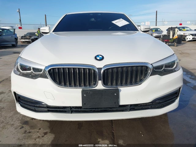 WBAJA5C54KBX49121 BMW 530I