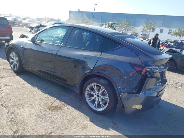 2022 TESLA MODEL Y 7SAYGDEE6NF357642 Photo 2
