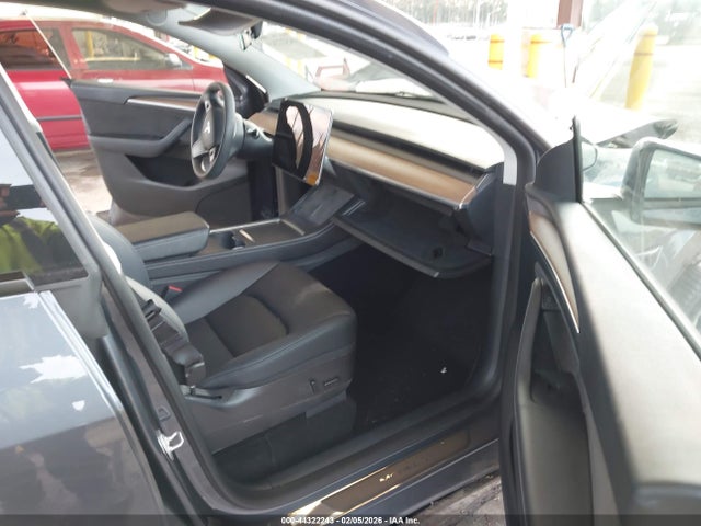 Продаж на аукціоні авто 2023 Tesla Model Y Awd/long Range Dual Motor All-wheel Drive, vin: 7SAYGDEE3PF664642, номер лоту: 44322243