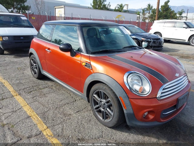 2011 MINI COOPER WMWSU3C55BT184453 Photo 0