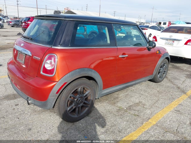 2011 MINI COOPER WMWSU3C55BT184453 Photo 3