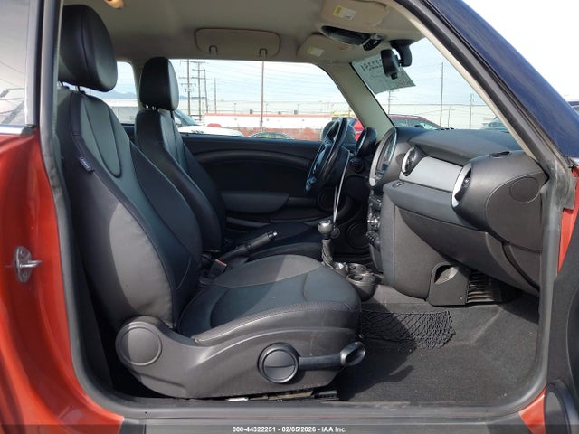 2011 MINI COOPER WMWSU3C55BT184453 Photo 4