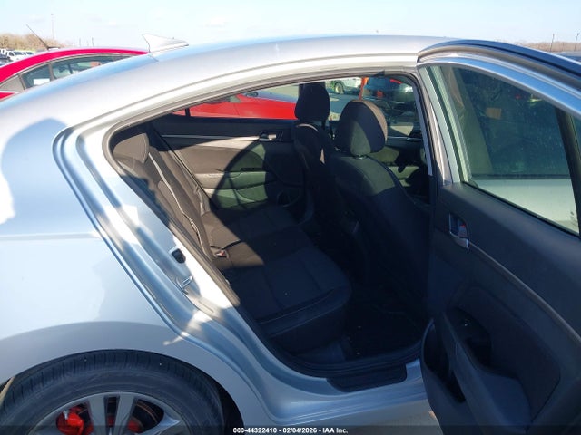 5NPD84LF7JH365622 Hyundai ELANTRA SEL