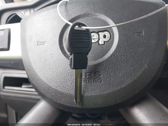Продажа на аукционе авто 2008 Jeep Commander Sport, vin: 1J8HH48K98C242796, номер лота: 44322476