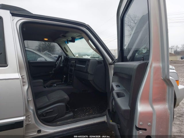 Продажа на аукционе авто 2008 Jeep Commander Sport, vin: 1J8HH48K98C242796, номер лота: 44322476