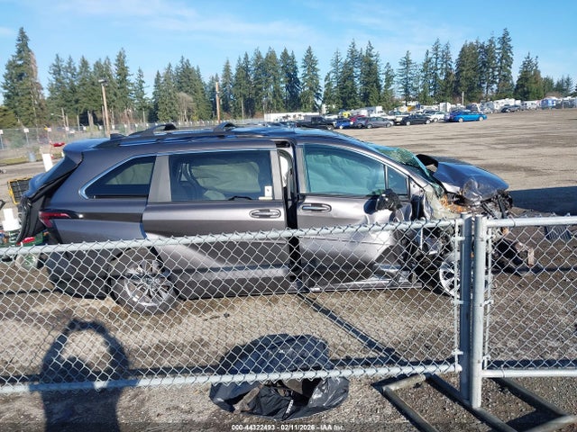 5TDJSKFC0RS116160 Toyota SIENNA XLE