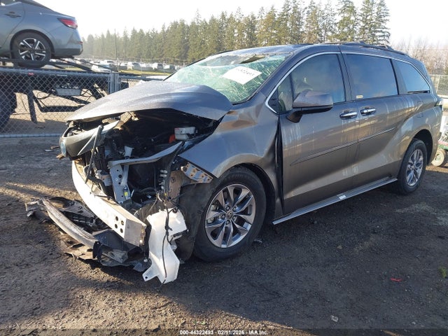 5TDJSKFC0RS116160 Toyota SIENNA XLE