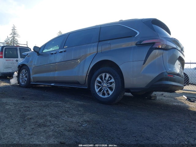 5TDJSKFC0RS116160 Toyota SIENNA XLE