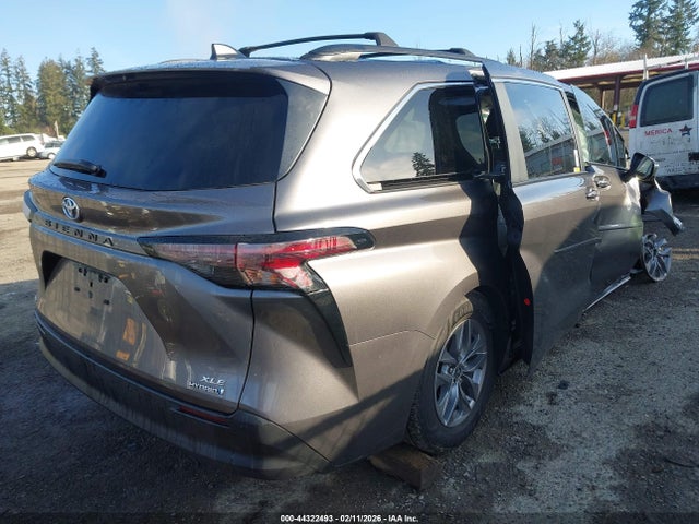 5TDJSKFC0RS116160 Toyota SIENNA XLE