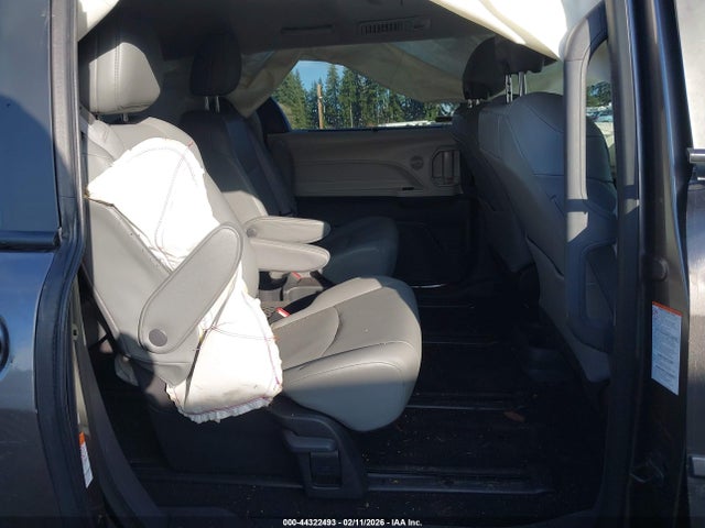 5TDJSKFC0RS116160 Toyota SIENNA XLE