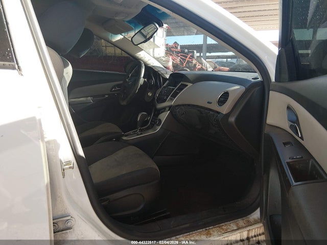 1G1PA5SG6F7101586 Chevrolet Cruze Ls Auto