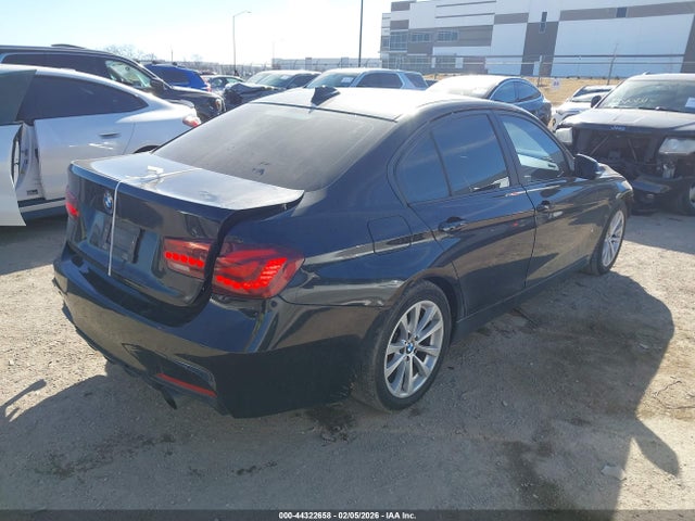 2018 BMW 320I WBA8E1G52JNU92530 Photo 3