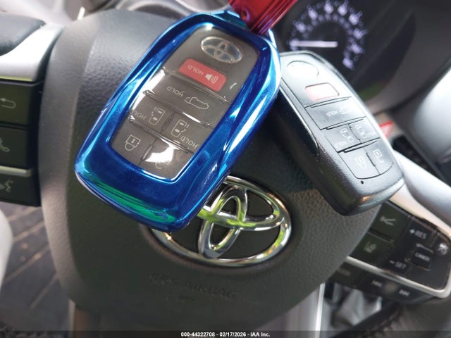 5TDJSKFC1MS022314 Toyota SIENNA XLE