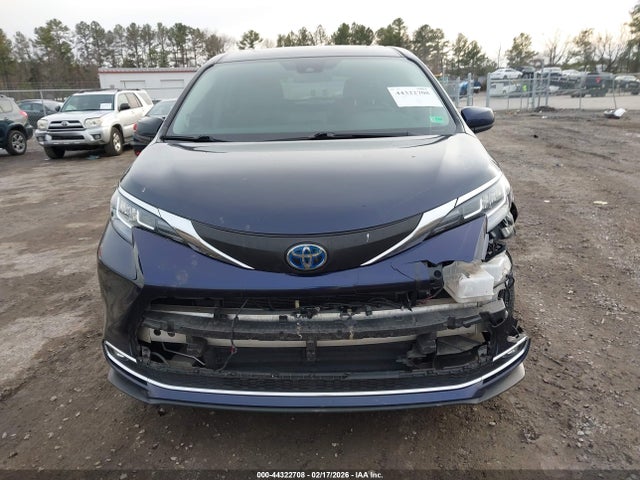 5TDJSKFC1MS022314 Toyota SIENNA XLE