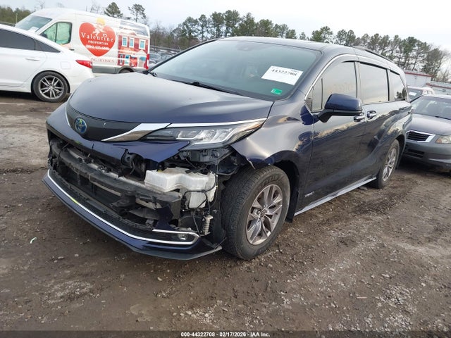 5TDJSKFC1MS022314 Toyota SIENNA XLE
