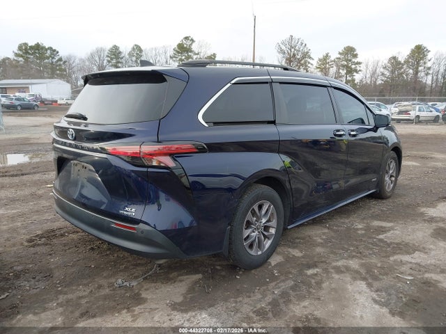 5TDJSKFC1MS022314 Toyota SIENNA XLE