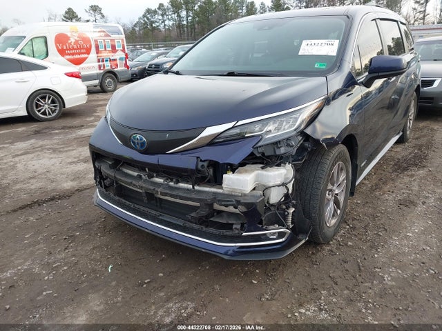 5TDJSKFC1MS022314 Toyota SIENNA XLE